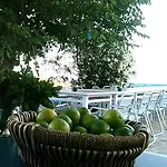 Zorbas Santorini Hotel 3*