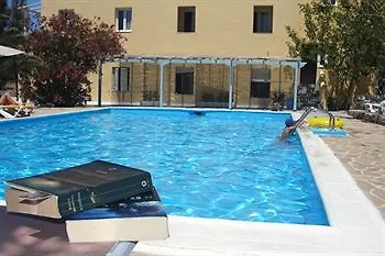 Zorbas Santorini 3*