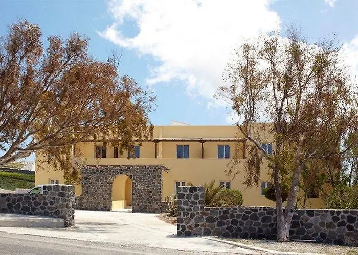 Zorbas Santorini Hotel