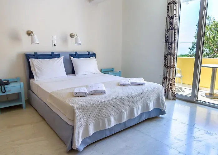 Zorbas Santorini Hotel