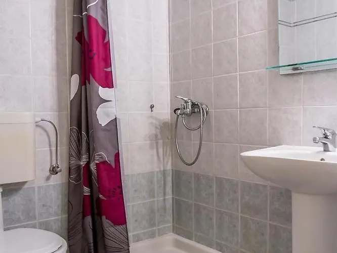 Zorbas Santorini Pyrgos Kallistis