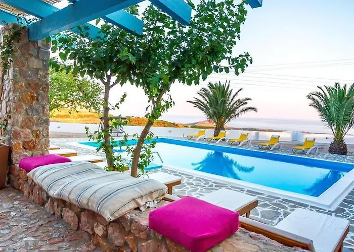 Zorbas Santorini 3*