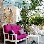 ホテル Zorbas Santorini 3*
