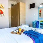 Zorbas Santorini Pýrgos