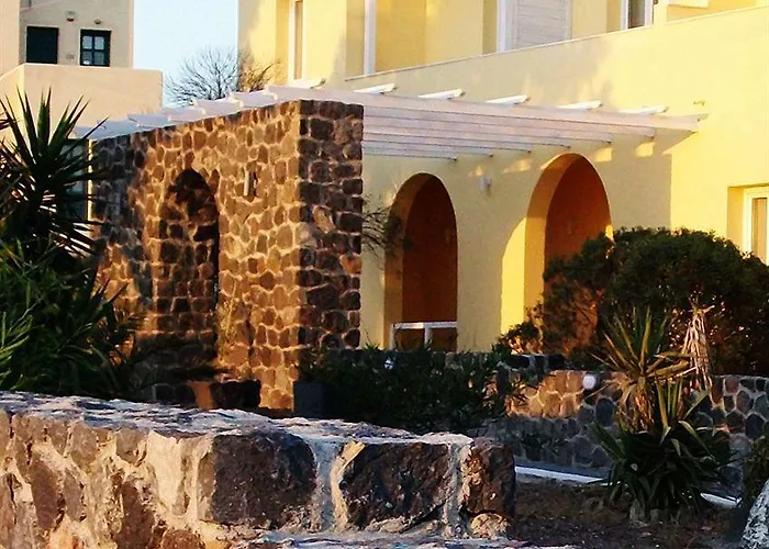 Zorbas Santorini Hotel