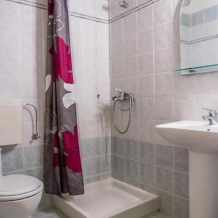 Zorbas Santorini Pýrgos