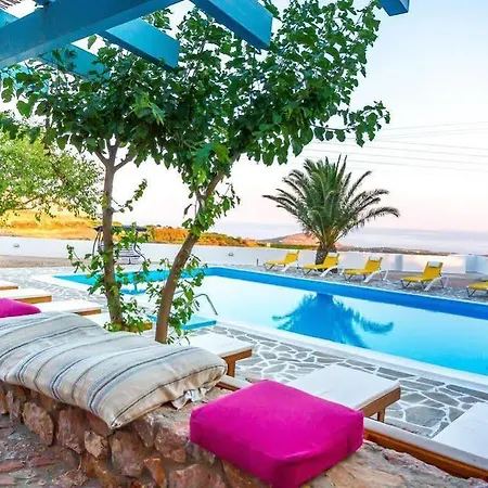 Zorbas Santorini 3*
